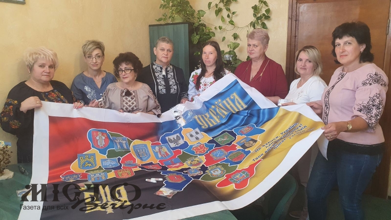 “Не журися, Україно, Панно синьоока, Твоя доля, як той сокіл  - Ще злетить високо” 