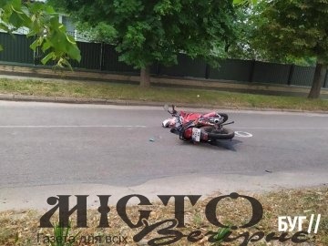 У Благодатному зіткнулися мотоцикл та мінівен 