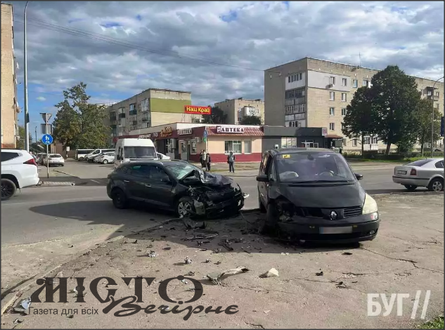 У Володимирі «лоб в лоб» зіткнулися два Рено - новини Володимир-Водинського У Володимирі «лоб в лоб» зіткнулися два Рено