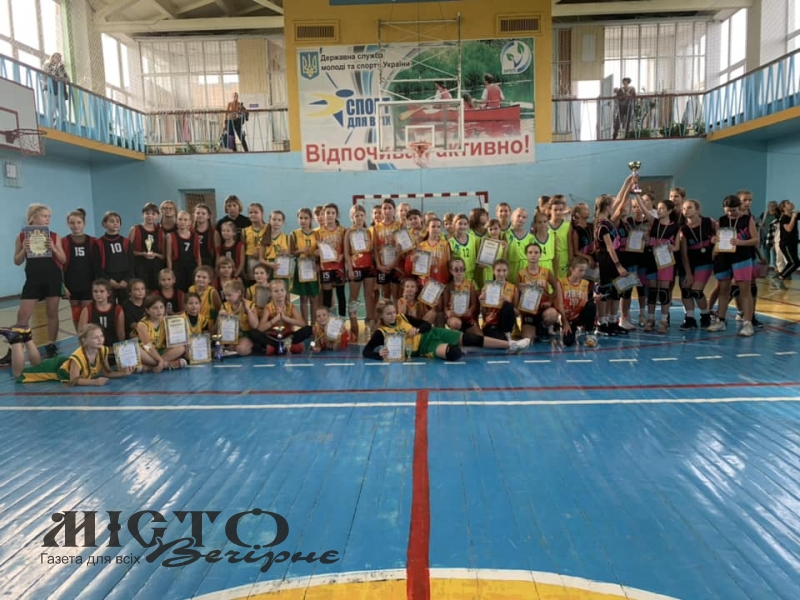 Баскетболістки з Володимира, Нововолинська, Рівного і Фастова розділили медалі всеукраїнського турніру, що відбувся на Волині 