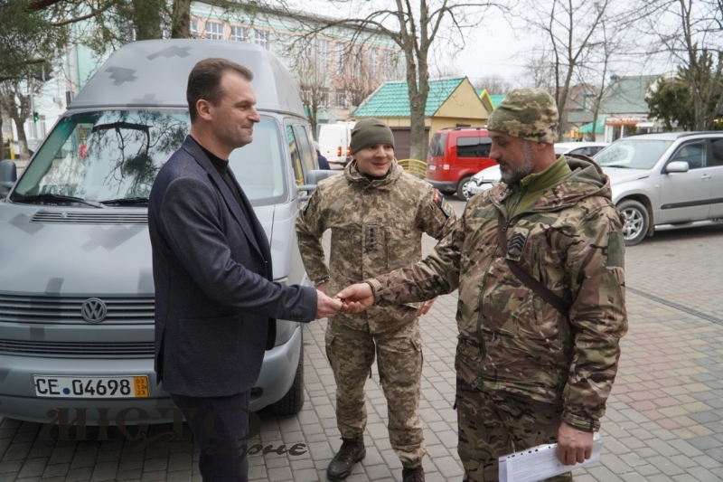Ігор Пальонка передав військовим Князівської бригади новий автомобіль 