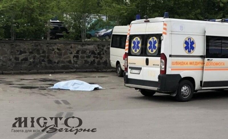 У Рівному посеред автовокзалу знайшли мертву людину 