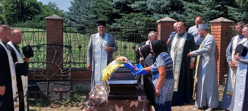 Павлівська громада попрощалася з Героєм-захисником – Максимом Красним 