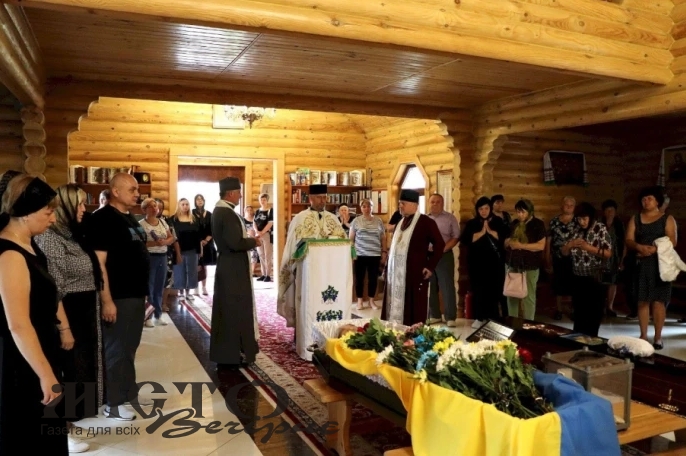 У Вараші в останню путь провели захисника, який родом із Володимира 