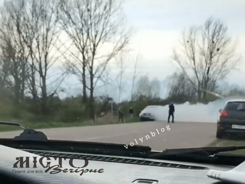 На трасі біля Володимира під час руху загорілося авто 