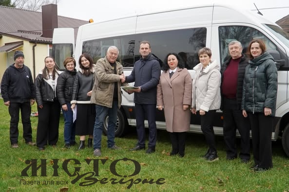 Німецькі благодійники привезли у Володимир надзвичайно цінний подарунок – спеціалізоване авто Volkswagen Crafter 