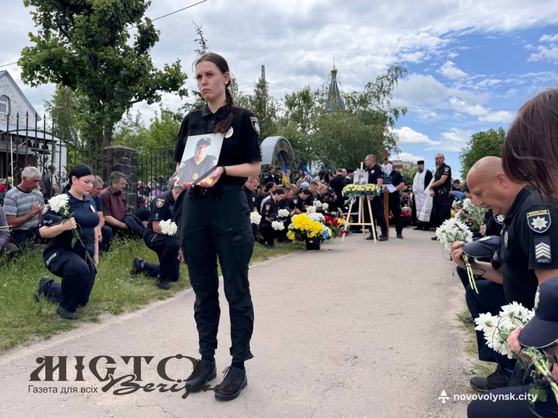 У Нововолинську попрощалися з полеглим Героєм Сергієм Тлумачем - новини Володимир-Водинського У Нововолинську попрощалися з полеглим Героєм Сергієм Тлумачем