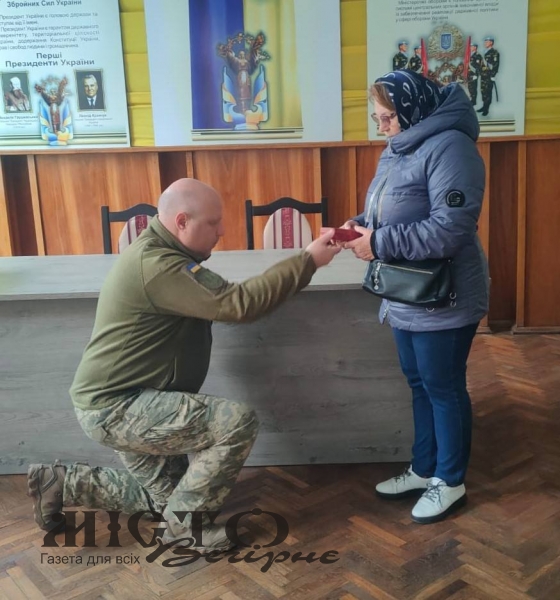 Героя з Оваднівської громади Олександра Пальшина нагородили посмертно: орден передали матері 