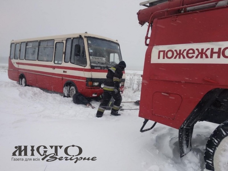 На Волині рятувальники витягнули 42 транспортних засоби за день 