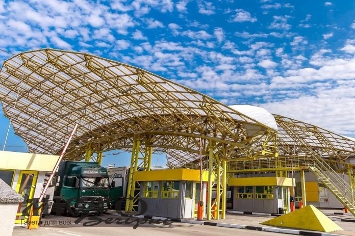 На «Ягодині» у фурі знайшли контрабандний товар на суму понад пів мільйона гривень 