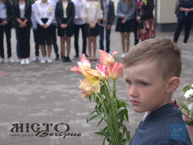 На останньому дзвонику Зимнівського ліцею вручили нагороду за перемогу в конкурсі «Дієва школа» 