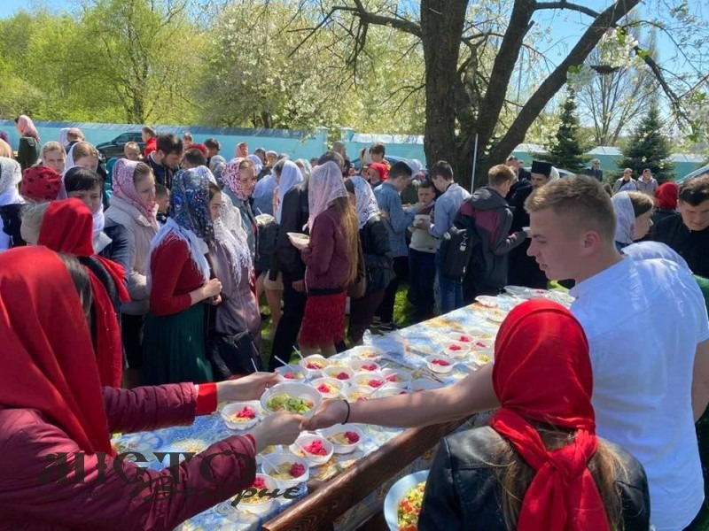 У Володимирі відбулася зустріч православної молоді без масок та дистанції 