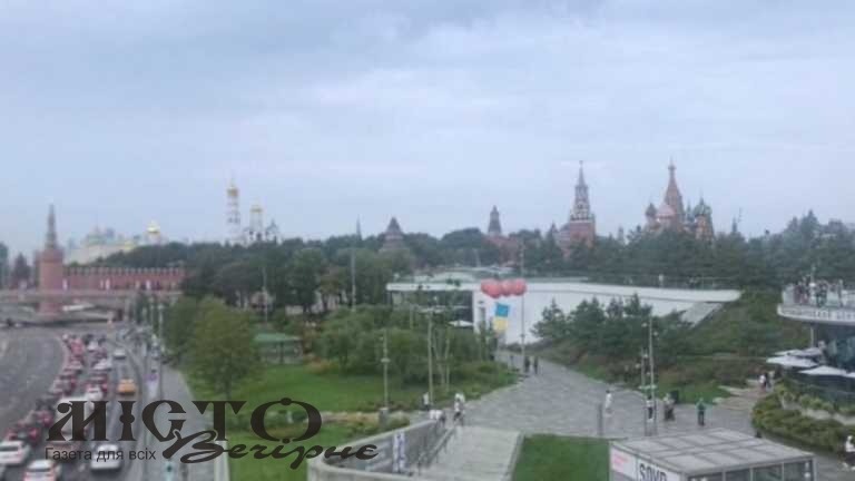 У Москві запустили в небо прапор України 