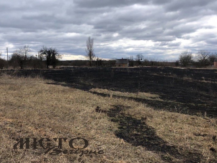 На Володимирщині через недопалок загорілася суха трава - новини Володимир-Водинського На Володимирщині через недопалок загорілася суха трава