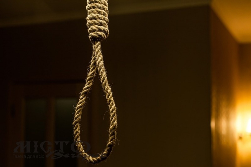 У Нововолинську в підвалі житлового будинку знайшли повішеним чоловіка 