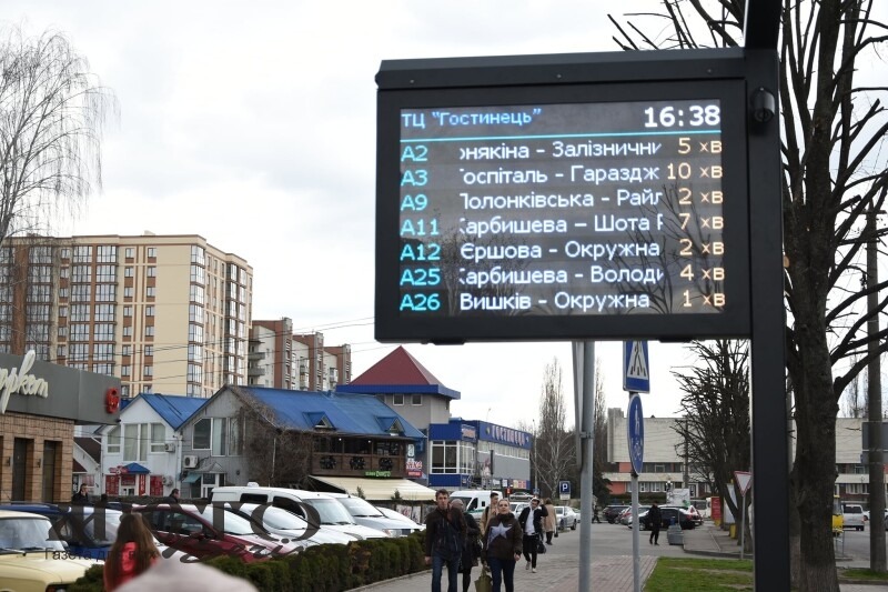 У Луцьку поставили 9 зупинок за понад 6 мільйонів гривень 