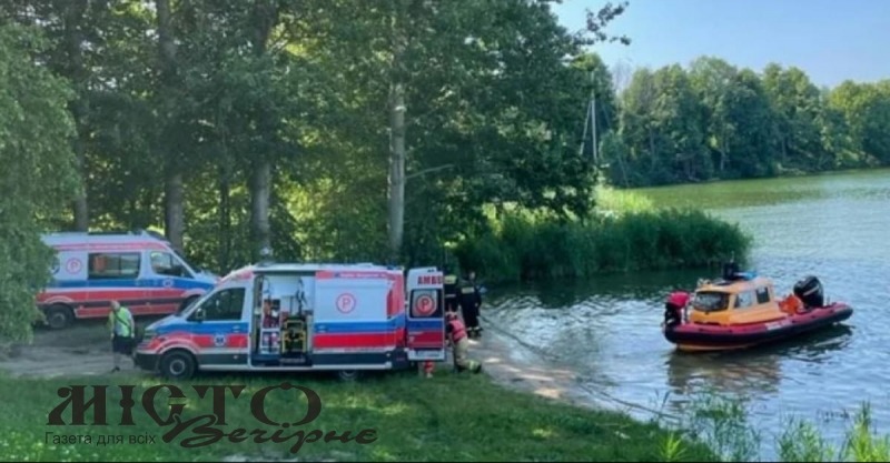 У Польщі вертоліт з українцями впав в озеро 