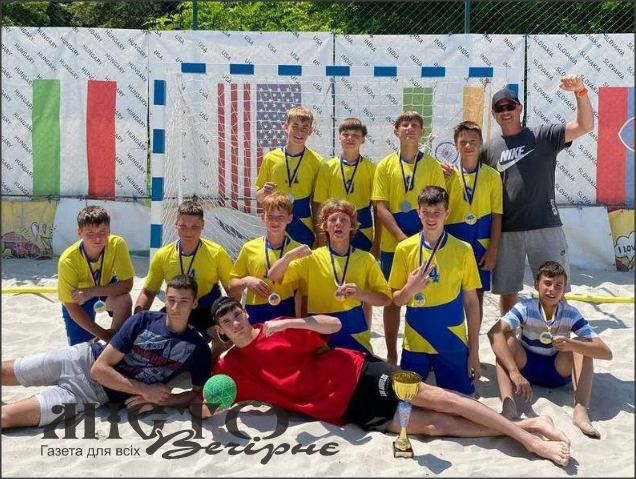 Нововолинські гандболісти стали срібними призерами чемпіонату України - новини Володимир-Водинського Нововолинські гандболісти стали срібними призерами чемпіонату України