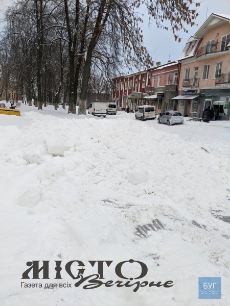 У Володимирі 7 одиниць техніки всю ніч розчищали дороги та тротуари 