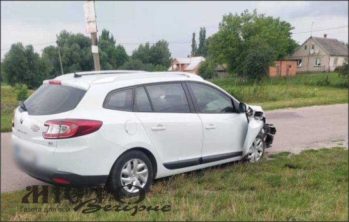 У селі Затурці легковий автомобіль вʼїхав в електроопору - новини Володимир-Водинського У селі Затурці легковий автомобіль вʼїхав в електроопору