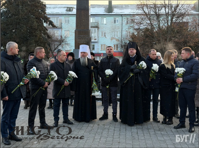 Відбулась перша літургія в Успенському соборі у Володимирі на чолі з Митрополитом Епіфанієм - новини Володимир-Водинського Відбулась перша літургія в Успенському соборі у Володимирі на чолі з Митрополитом Епіфанієм
