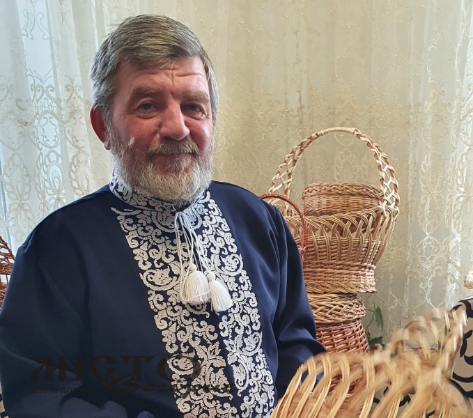 “Чи плести виріб з лози, чи читати молитву - важливо все робити із Богом у серці”, - вважає священник із села Мишів 