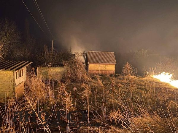 У Благодатному через загоряння сухої трави ледь не згорів дачний масив - новини Володимир-Водинського У Благодатному через загоряння сухої трави ледь не згорів дачний масив