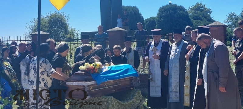 Павлівська громада попрощалася із загиблим Героєм Михайлом Водоносом 