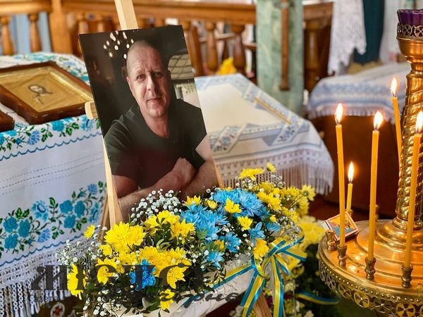 Нововолинська громада провела в останню дорогу героя Анатолія Вознюка 