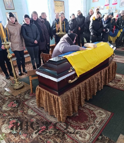 Литовезька громада провела в останню дорогу загиблого Героя Михайла Попіка 