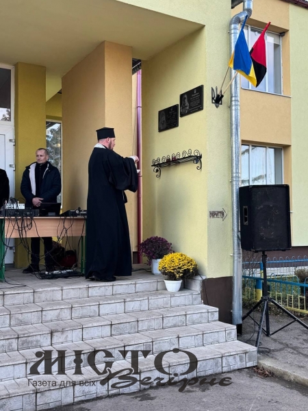 У Литовезькій громаді встановили меморіальні дошки на честь загиблих Героїв 