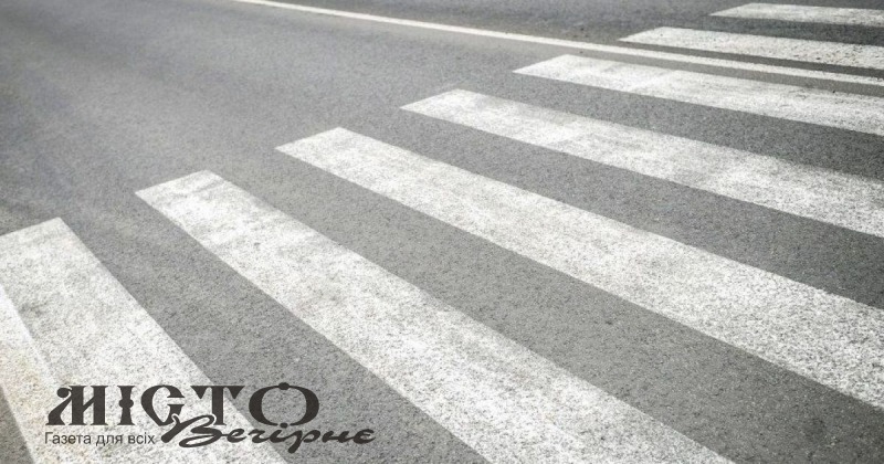 У Луцьку бус збив на переході двох підлітків  