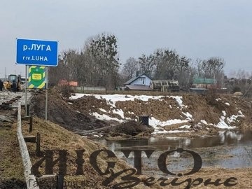 Повідомили, чому обвалилась частина мосту через річку Луга 