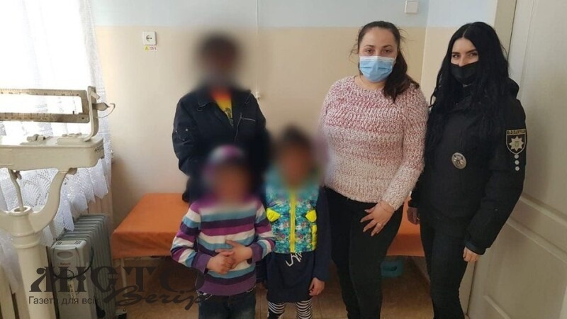 Біля сміттєзвалища виявили родину з двома малолітніми дітьми 