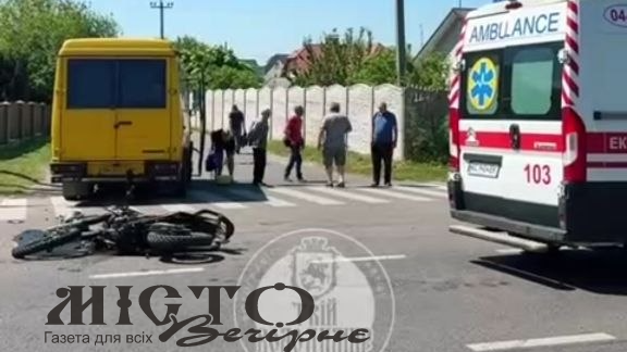 У Володимирі 17-річний мотоцикліст зіткнувся з маршруткою 
