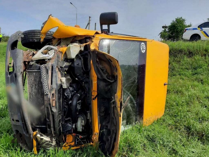 У Затурцівській громаді автомобіль злетів у кювет 