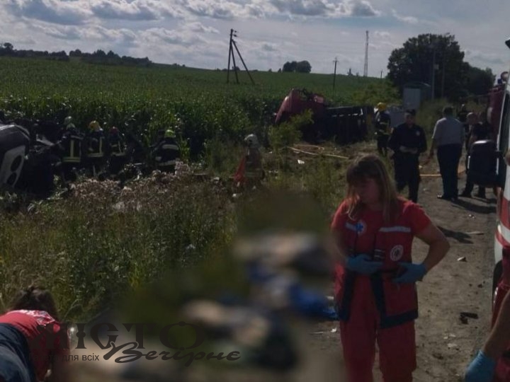 Масштабна аварія на Рівненщині: правоохоронці назвали основні версії смертельної ДТП 