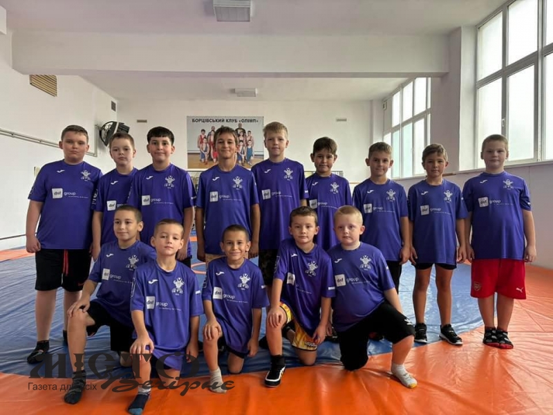 Вихованці ДЮСШ у Нововолинську отримали нову спортивну форму від благодійного фонду 