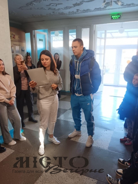 У Нововолинському ліцеї №8 зустріли боксера Гліба Іванчука, який брав участь у Всесвітній літній Гімназіаді у Бахрейні 