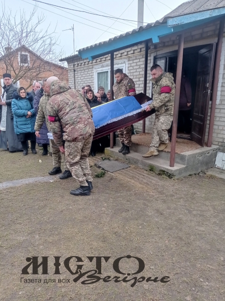 Відспівали у храмі, який допомагав будувати: у Затурцівській громаді попрощались з Героєм Олександром Аристовим 