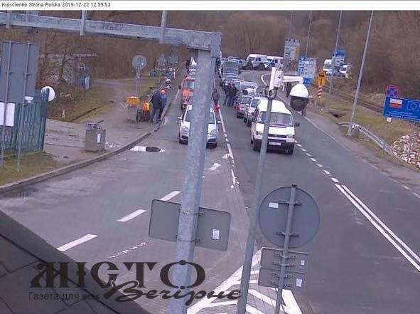На українсько-польському кордоні – величезні черги 