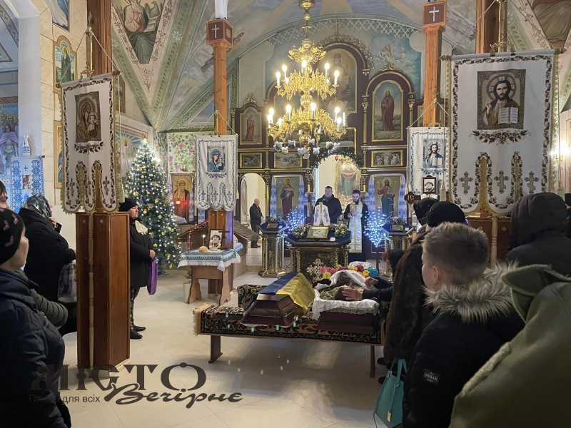 Нововолинська громада попрощалася із загиблим героєм 