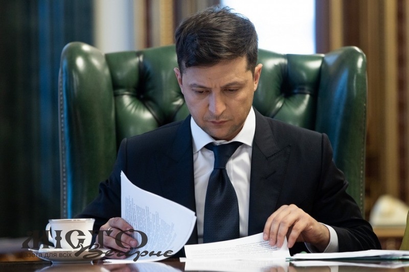 Президент підписав закон про підвищення оплати праці немедичних фахівців 