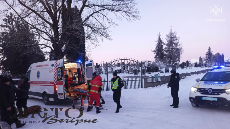 Лежала на льоду річки: на Волині врятували жінку з переохолодженням 