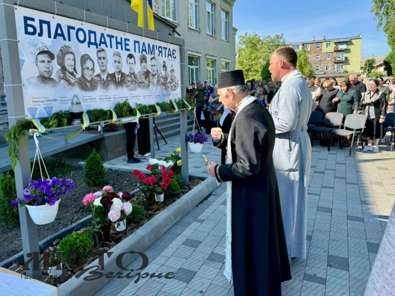 У Благодатному відкрили фотостелу на честь Героїв-випускників ліцею №9 - новини Володимир-Водинського У Благодатному відкрили фотостелу на честь Героїв-випускників ліцею №9