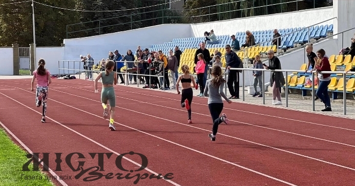 Легкоатлетки з Нововолинської громади взяли участь в обласному чемпіонаті 