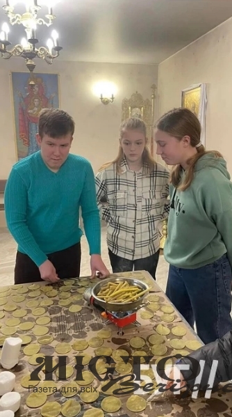 В Іваничах вихованці недільної школи Свято-Пантелеймонівського храму ПЦУ виготовили 1,5 тисячі «підпалювачів» для захисників 