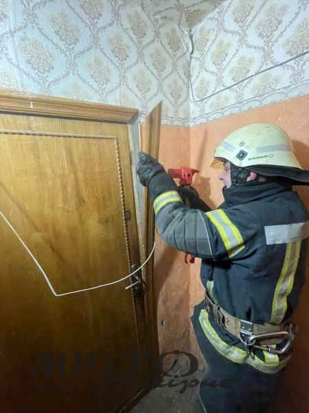 У Нововолинську рятувальники визволили жінку, яка випадково зачинилась на балконі дев’ятиповерхівки 