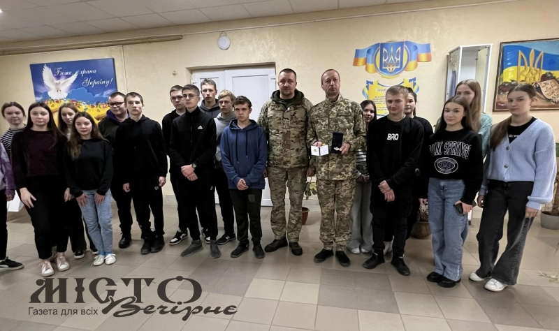 Вчителя Поромівського ліцею нагородили почесним нагрудним знаком - новини Володимир-Водинського Вчителя Поромівського ліцею нагородили почесним нагрудним знаком