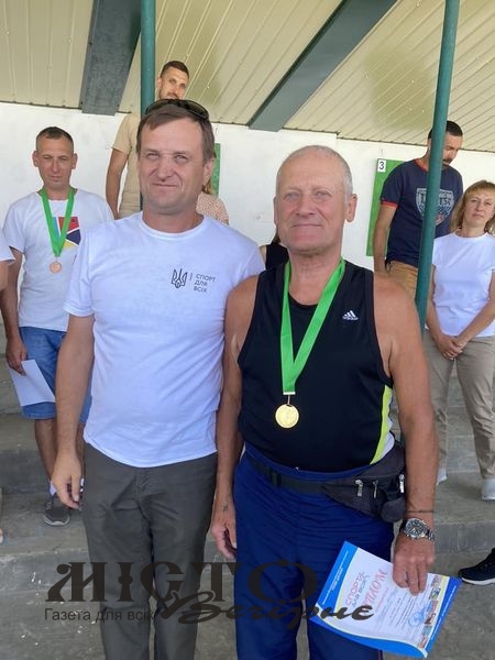 Віктор Коваленко з Нововолинська переміг на обласному фестивалі з дартсу 